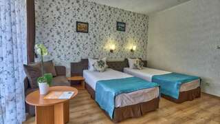 Отель Hotel Kavkaz Golden Dune Солнечный Берег Двухместный номер с 1 кроватью или 2 отдельными кроватями и балконом-4