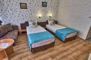 Отель Hotel Kavkaz Golden Dune Солнечный Берег Двухместный номер с 1 кроватью или 2 отдельными кроватями и балконом-2
